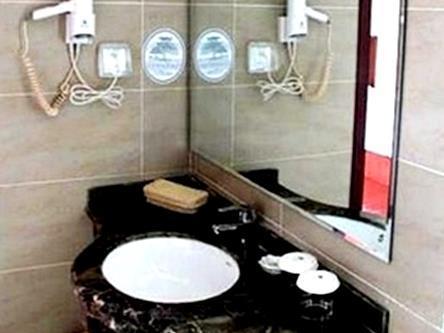 Greentree Inn Shandong Qingdao Railway Station Zhanqiao Yacht Wharf Express Екстериор снимка